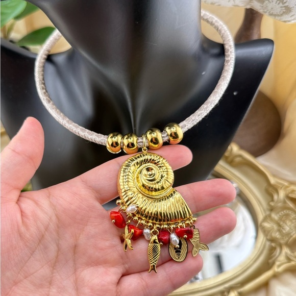 Golden Seashell Pendant Necklace – Nautical Charm with Natural Stone Accents - Picture 17 of 17